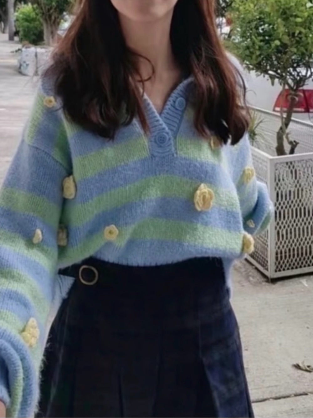 Cropped Striped V-Neck Flower Applique Sweater - Blue & Light Green